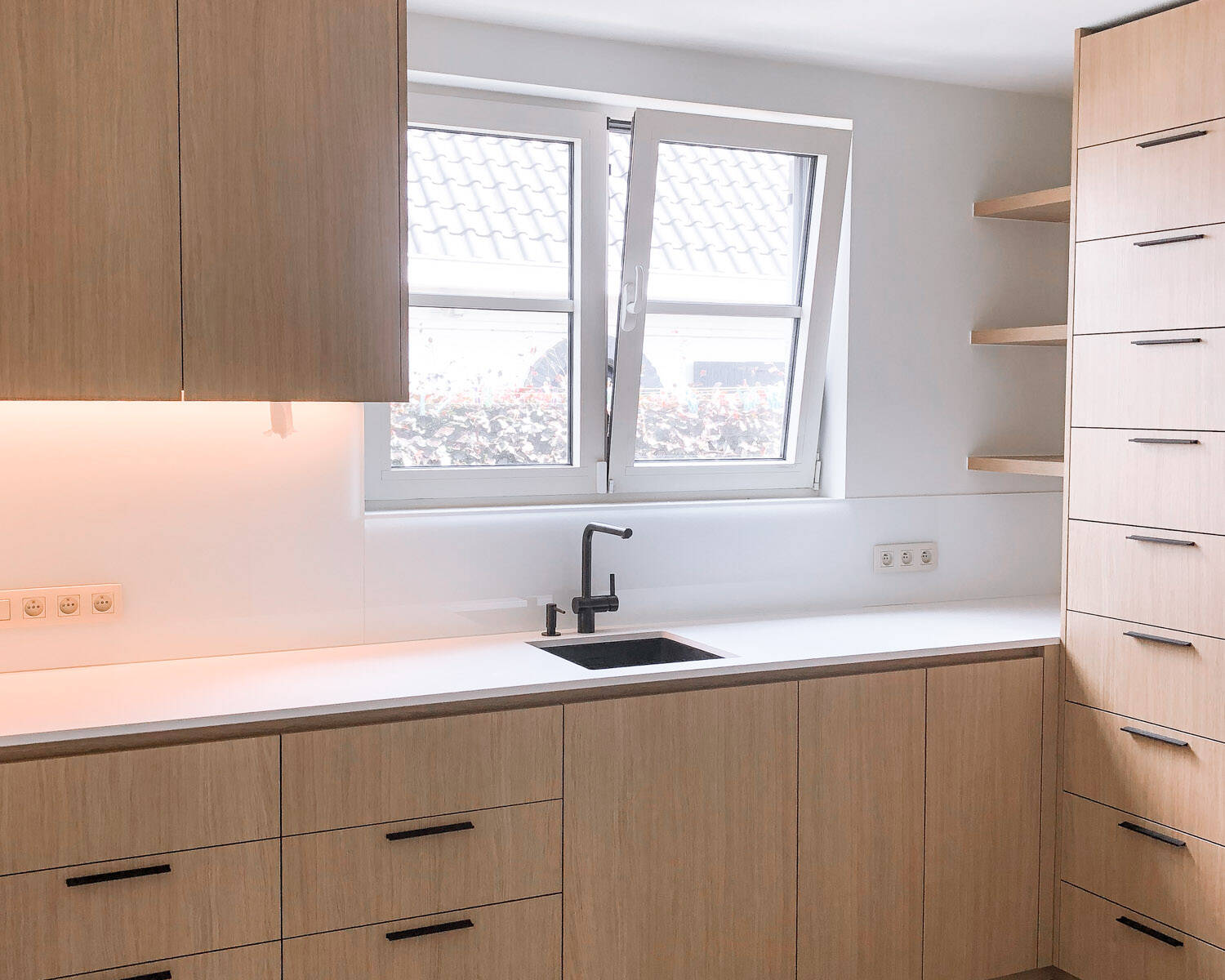 Maatwerk kasten dierenartspraktijk